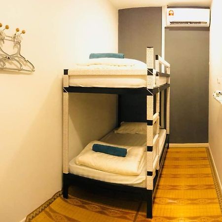 Yellow Duckling Homestay เซมปอร์นา ภายนอก รูปภาพ