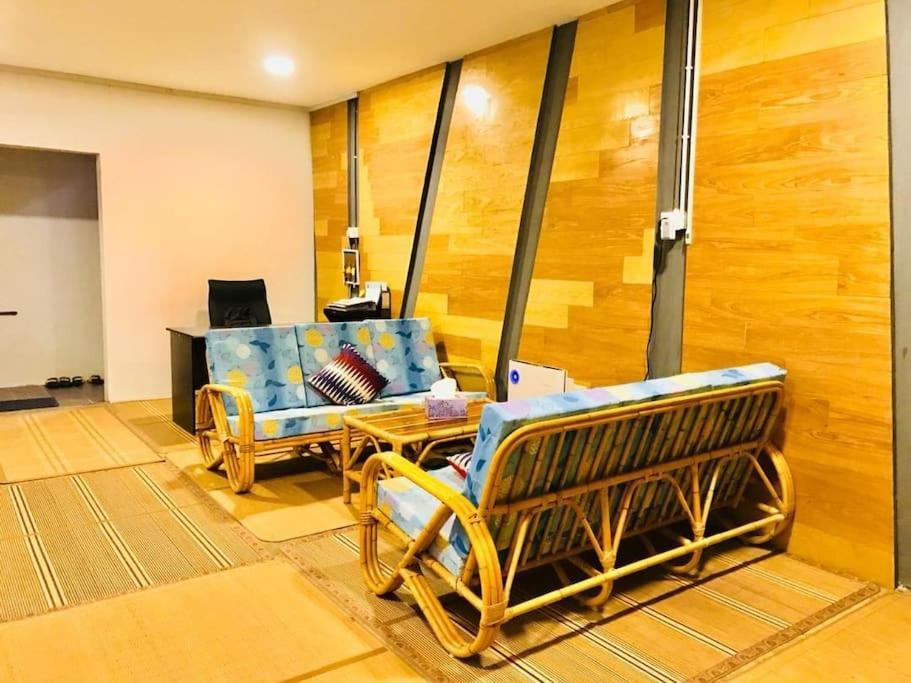 Yellow Duckling Homestay เซมปอร์นา ภายนอก รูปภาพ