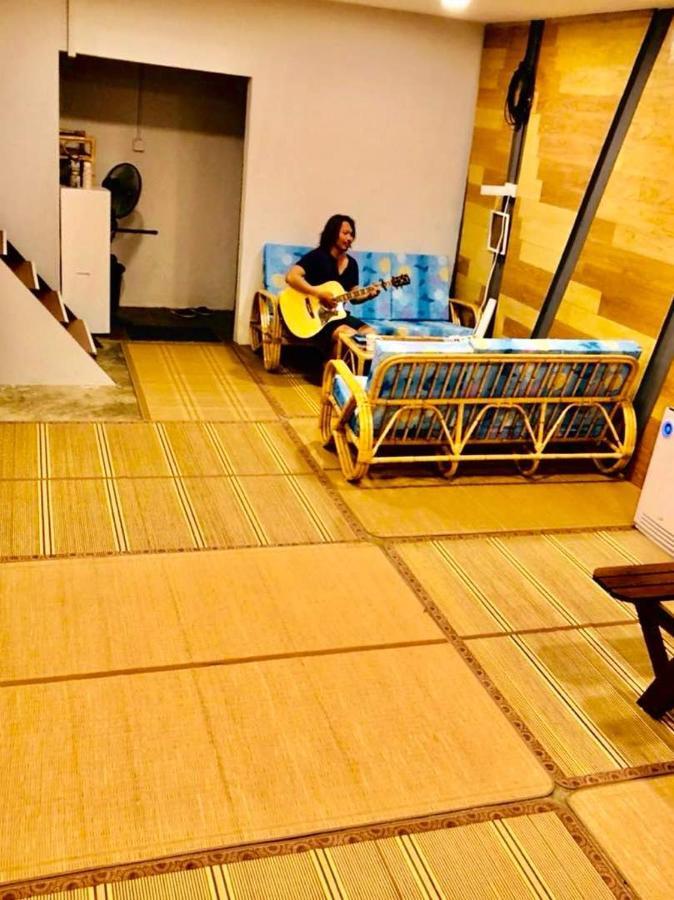Yellow Duckling Homestay เซมปอร์นา ภายนอก รูปภาพ